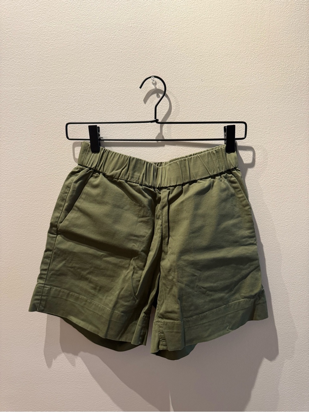 Everlane The Easy Short in Olive Green - Size 2 - EUC